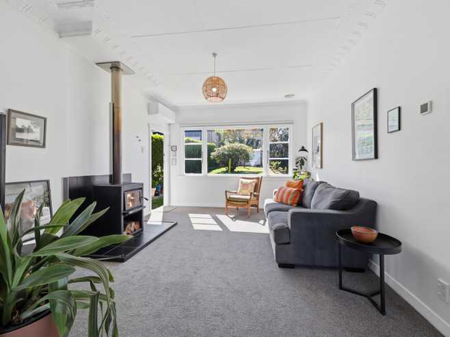 76 Middleton Road, Kew