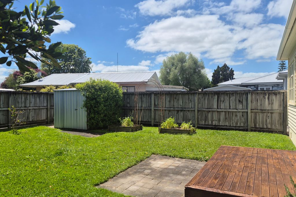 Classic Kiwi Home with Space Inside and Out 4