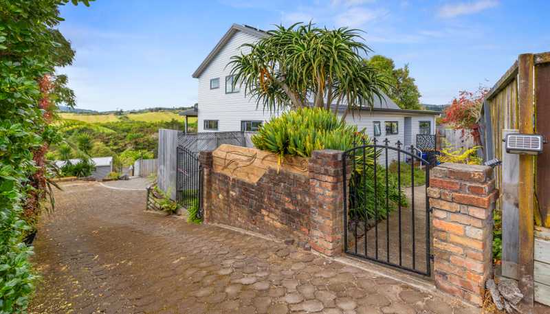 10 Lochinvar Place, Hairini