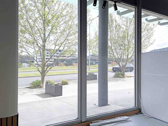 MODERN 64M² RETAIL / OFFICE SPACE IN ALBANY
