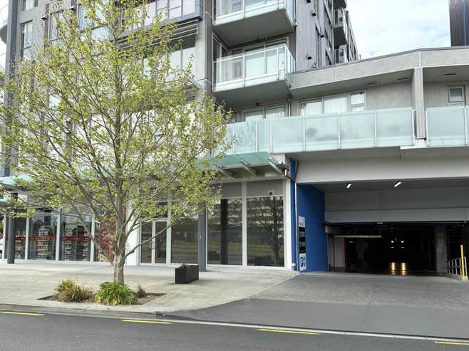 MODERN 64M² RETAIL / OFFICE SPACE IN ALBANY
