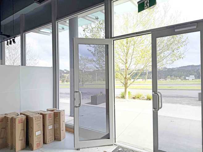 MODERN 64M² RETAIL / OFFICE SPACE IN ALBANY

