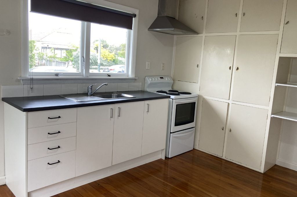 Two bedroom Unit - single garage 4