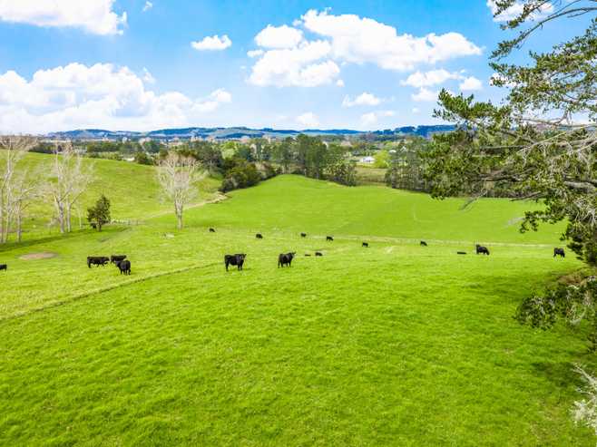  The Farmhouse  I  Quintal Road, Matakana