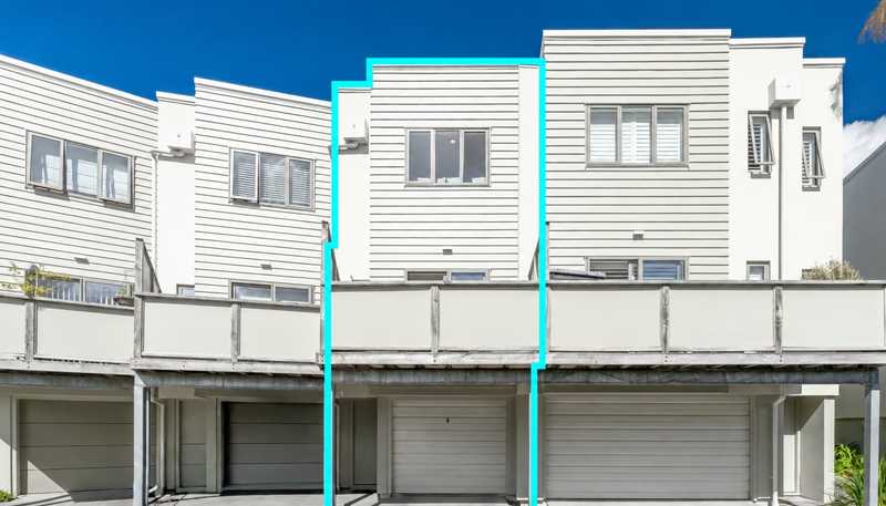 4/21 Hunters Park Drive, Three Kings