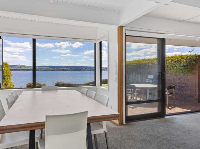 4/287 Lake Terrace, Two Mile Bay