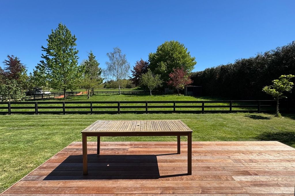 Freshly Renovated – Peaceful Living Close to Town 3