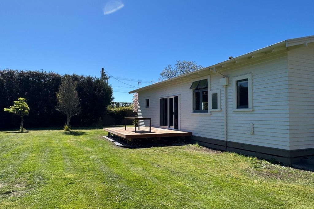 Freshly Renovated – Peaceful Living Close to Town 2