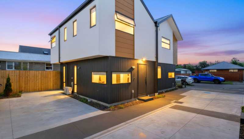 2/14 Short Street, Waltham