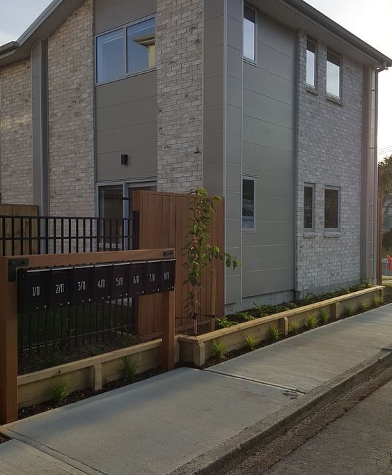 1 Spacious Bedroom Townhouse 3