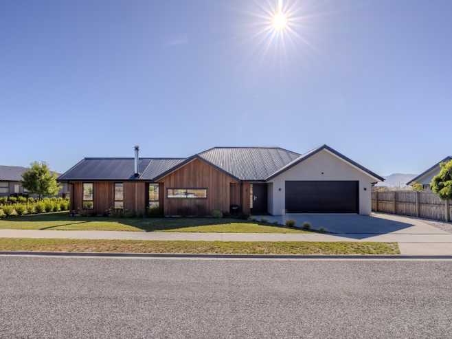 6 Rua Street, Albert Town