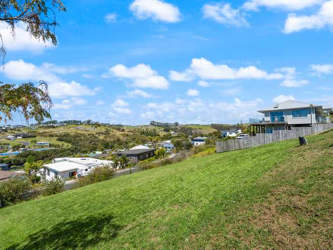 5 Hibiscus Avenue, Cable Bay
