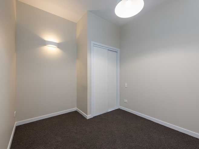 b/15 Hall Street, Newtown