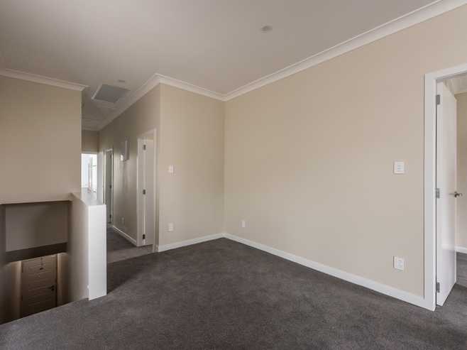 b/15 Hall Street, Newtown