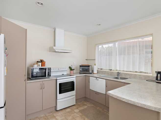 18/2 William Donald Drive, Masterton