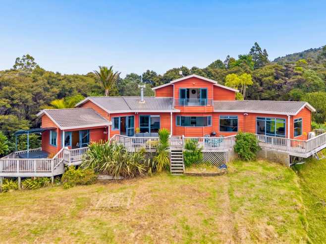 31 Rauhuia Crescent, Parau