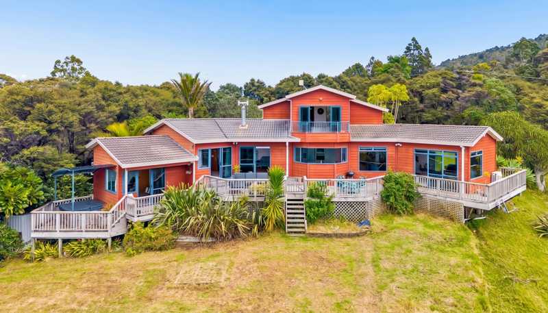 31 Rauhuia Crescent, Parau