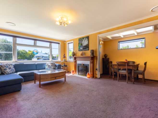 6 Puriri Terrace, Roslyn