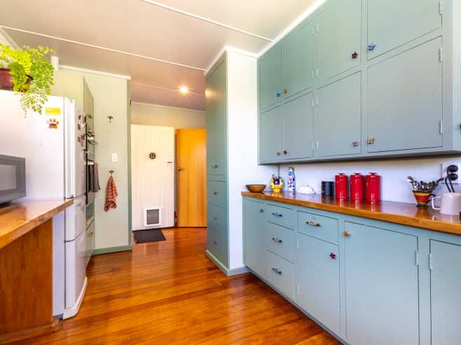 6 Puriri Terrace, Roslyn