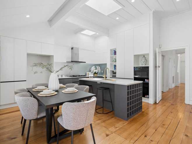 24 Queen Mary Avenue, Epsom