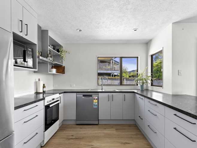 96 Whitby Road, Wakefield