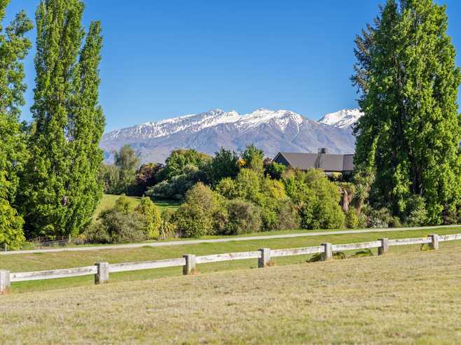 12 Greenbelt Place, Wanaka