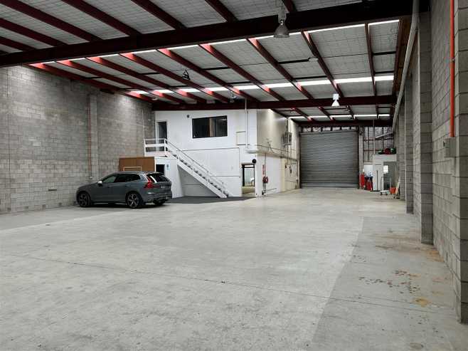 Refurbished Road Front 373sqm Warehouse