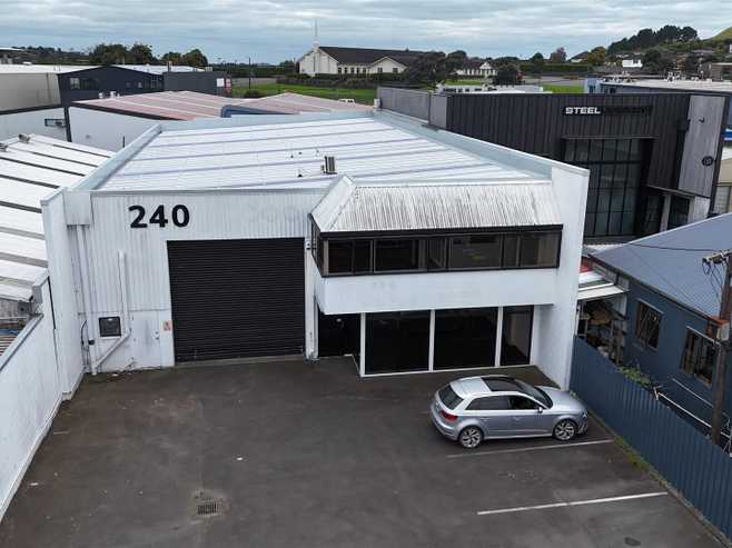 Refurbished Road Front 373sqm Warehouse