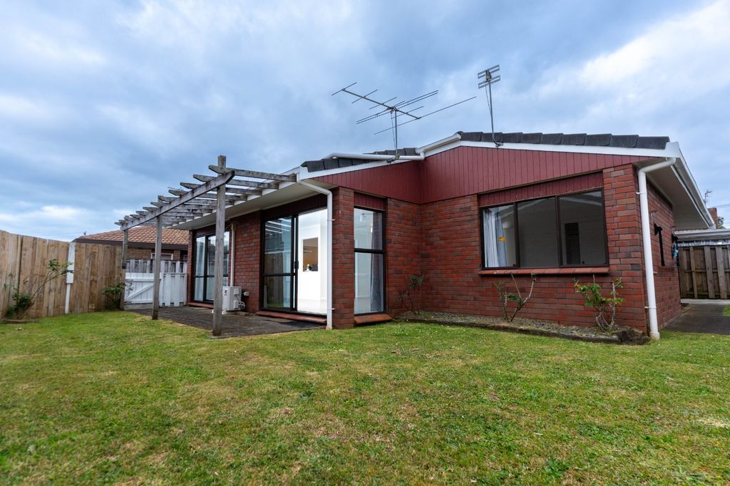 Great location and in very tidy 1