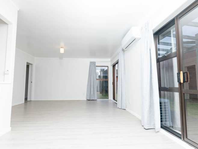 2/381 Blockhouse Bay Road, Avondale