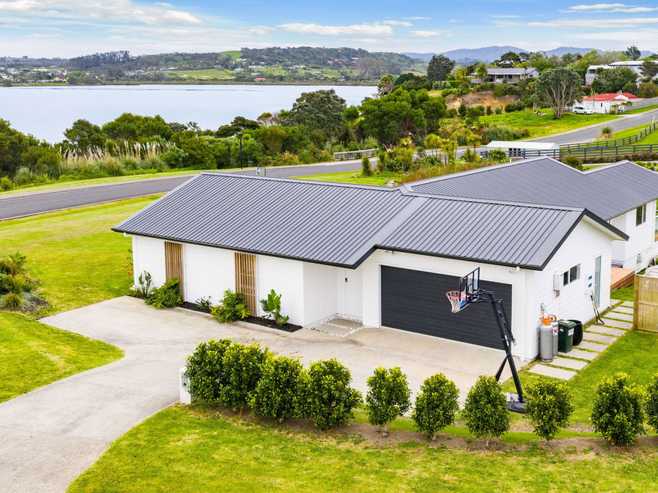 129 Estuary Drive, MANGAWHAI HEADS