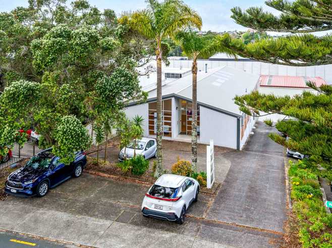 FREEHOLD INVESTMENT WITH ATTRACTIVE RETURNS

