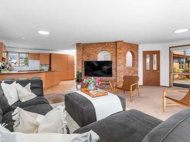 7 Oakmont Green, Shirley