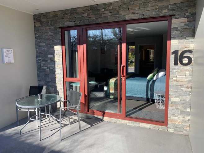 Rare Te Anau Lakefront Motel FHGC Investment