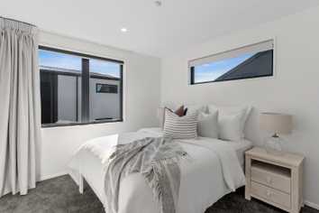 2/18 Whiteleigh Avenue, Addington