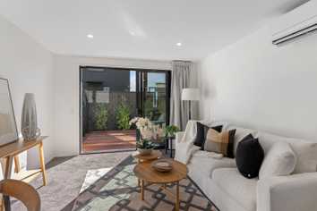 2/18 Whiteleigh Avenue, Addington