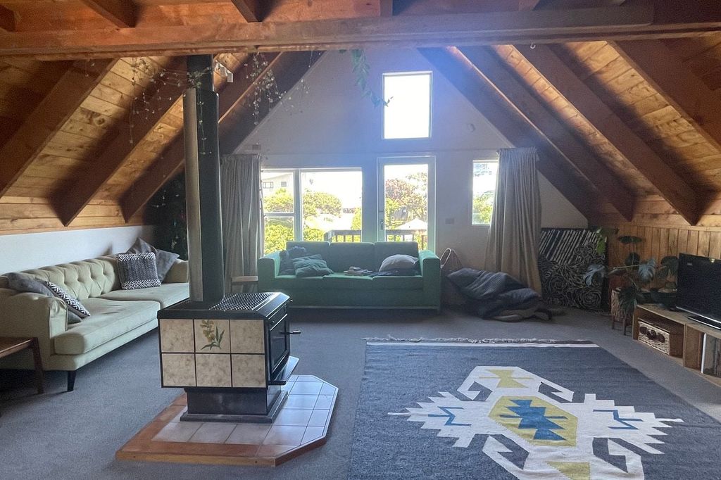Charming 3BR Home Near Muriwai Beach! 4