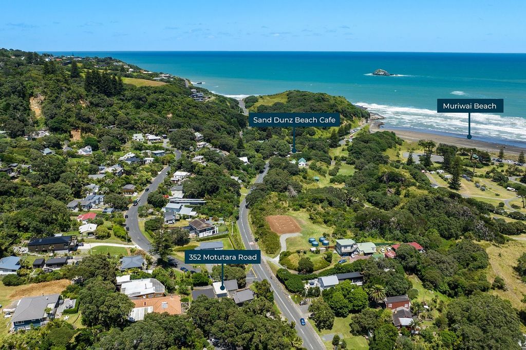 Charming 3BR Home Near Muriwai Beach! 2