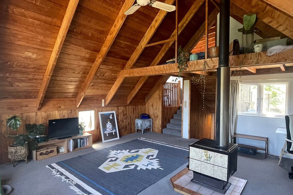 Charming 3BR Home Near Muriwai Beach! 5
