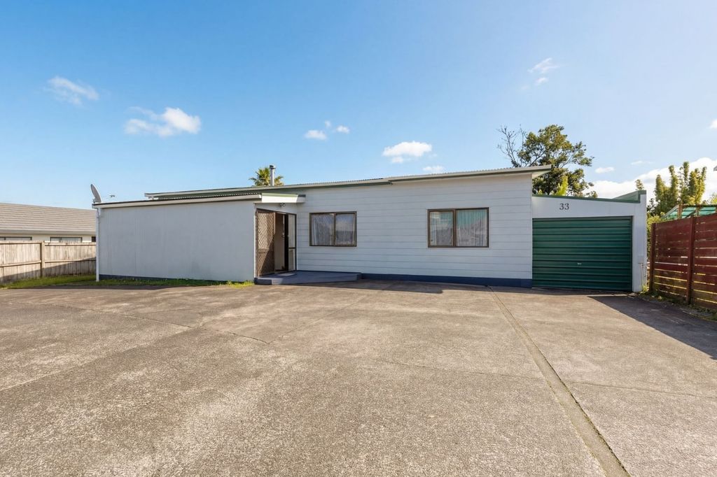 Spacious 4-Bedroom Family Home in Ranui 2
