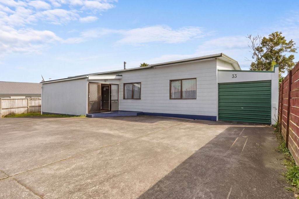 Spacious 4-Bedroom Family Home in Ranui 1