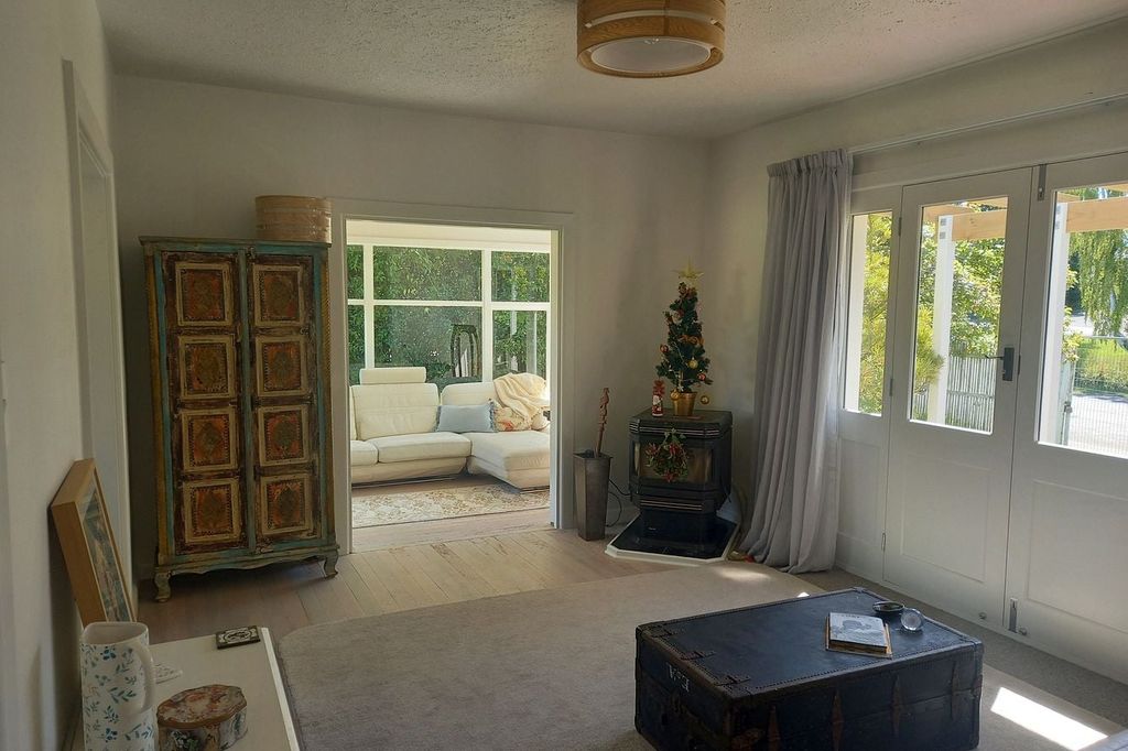 Fully Furnished including utilities! 5