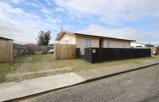 a/8 Arklow Place, Flaxmere
