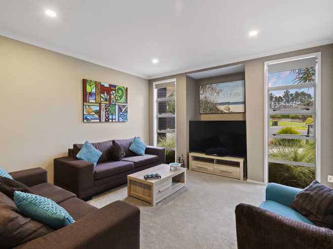 67 Lough Bourne Drive, Pukekohe