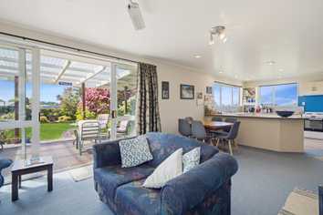 11 Ascot Road, Weston