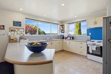 11 Ascot Road, Weston
