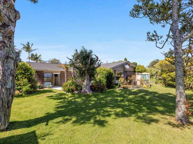15 Edgewater Grove, Orewa