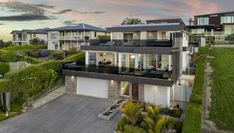 8 Omeo Crescent, Redcliffs