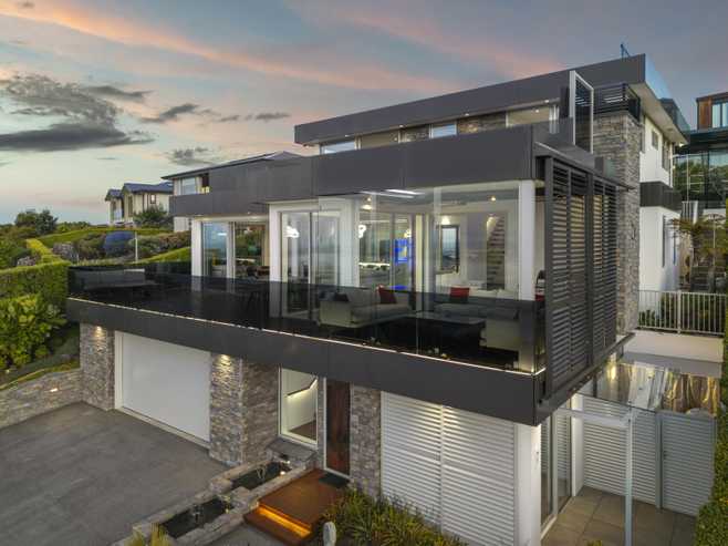 8 Omeo Crescent, Redcliffs