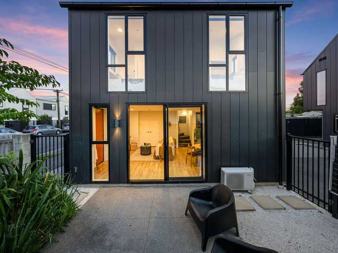 1/42 Dickens Street, Addington